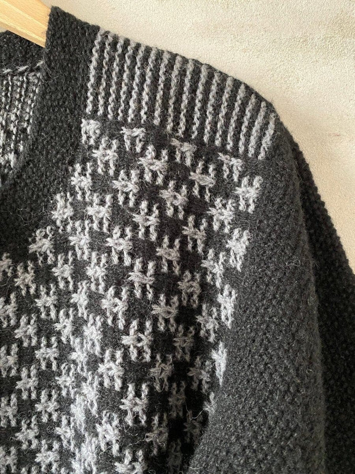 Print jakke af Hanne Falkenberg, strikkekit | 71 Black, 77 Silver grey