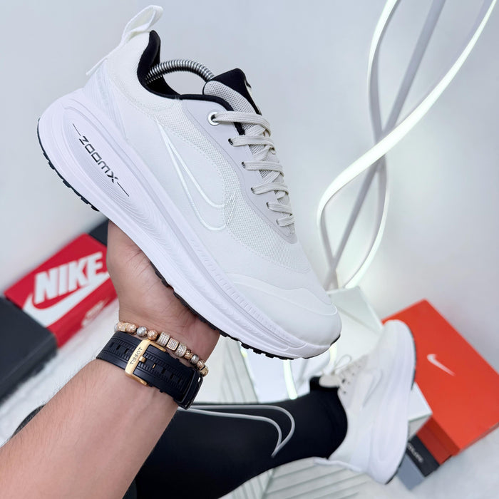 NIKE VOMERO 18 HOMBRE