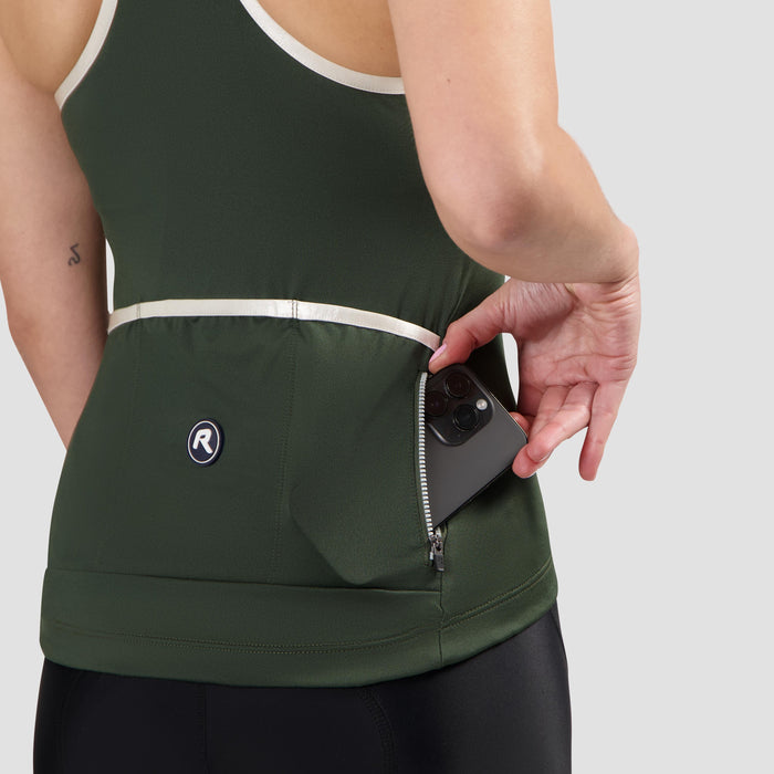 Detail van Rogelli Abbey fietsshirt dames groen korte mouw met achterzakken.