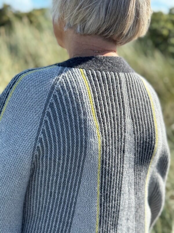 Ballerina jacket in 2 colors by Hanne Falkenberg, No 2 knitting kit