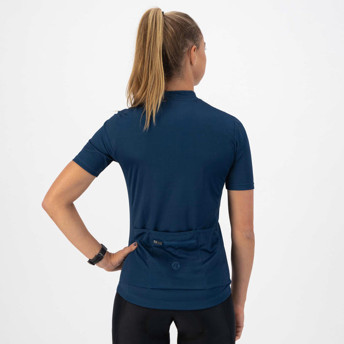 Rogelli Core fietsshirt dames blauw korte mouw gedragen achterkant.
