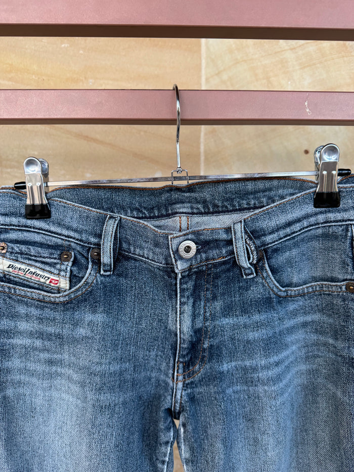 DIESEL INDUSTRY JEANS WOMENS 8