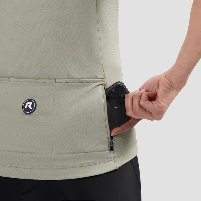 Detail van Rogelli Essential II fietsshirt dames taupe korte mouw met achterzakken.