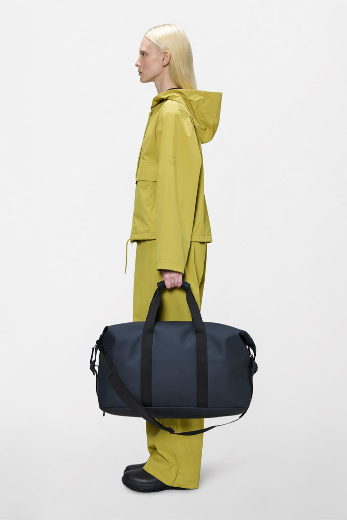 RAINS Hilo Weekend Bag Navy 36L H27 x D26 x W52 cm Weekender