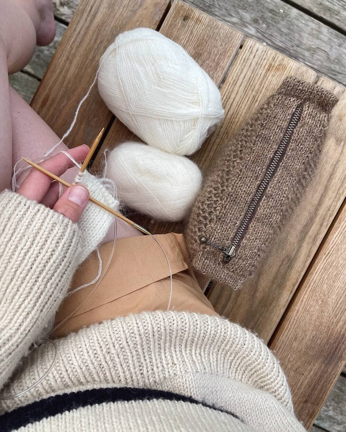 Honey Clutch af PetiteKnit, Önling No 20 + Silk mohair kit, u. lynlås Strikkekit PetiteKnit