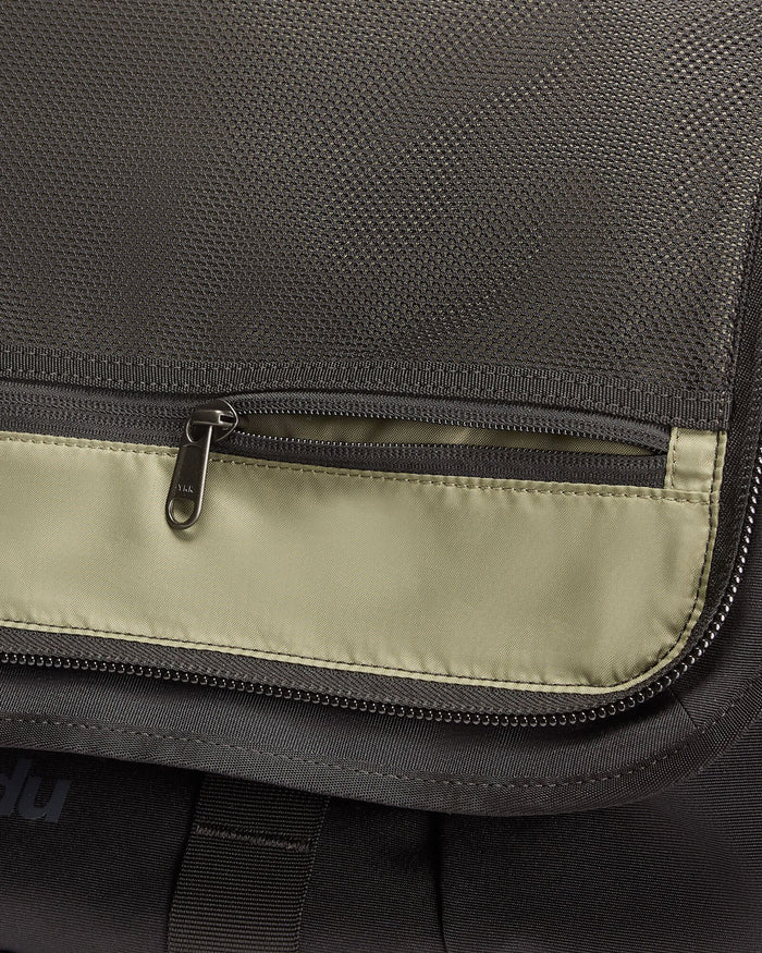 b1169_o4w_indus_base_duffel_70l_f_1743630799000