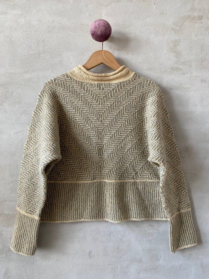Jazz cardigan/sweater af Hanne Falkenberg, strikkekit | 01 Winter white, 108 Mushroom