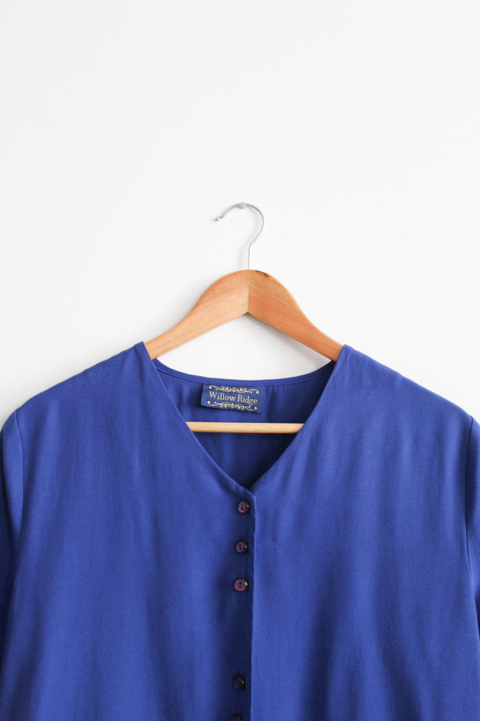 lapis button up