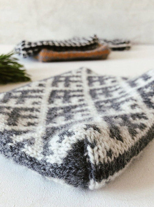 Makeup pung med estisk mønster, advent 2019, No 2 kit Strikkekit Önling