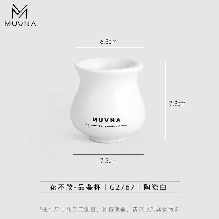 Flowers do not fall - the cup of the supervisor is white
