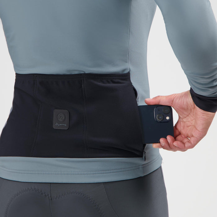 Detail van Rogelli Signature fietsshirt dames ardesia lange mouw met achterzakken.