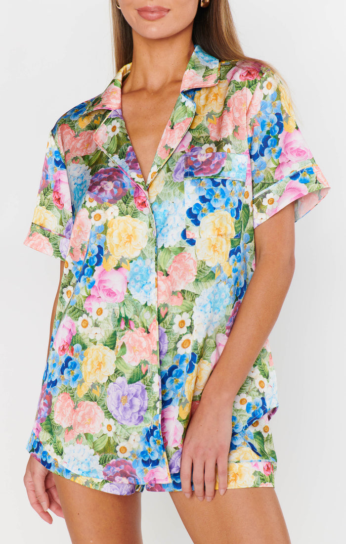 badge_model-wears-size-s