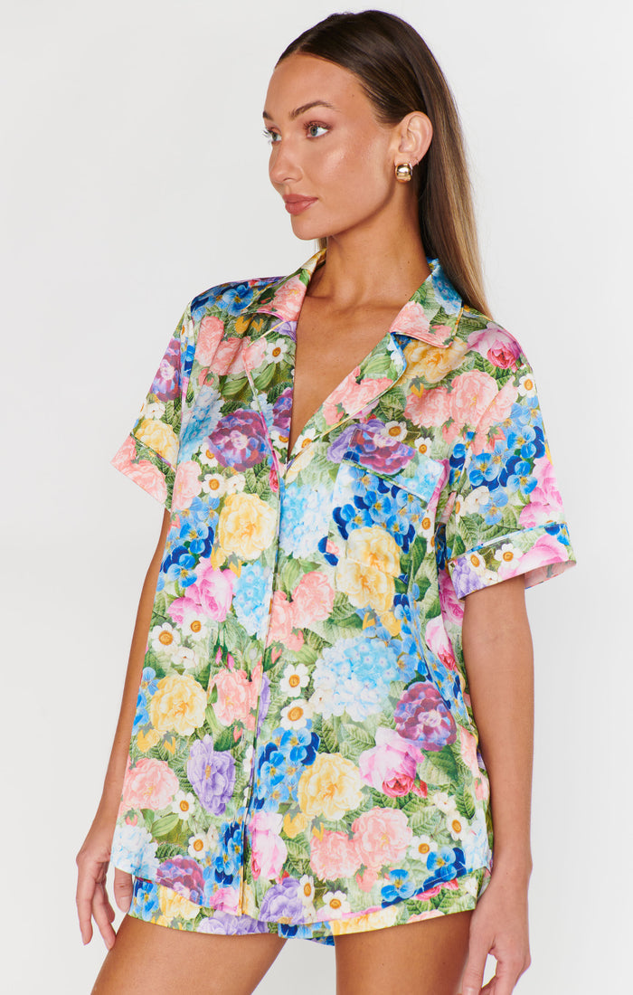 badge_model-wears-size-s
