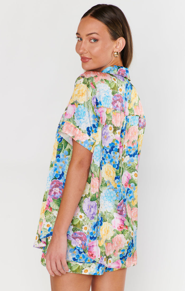 badge_model-wears-size-s