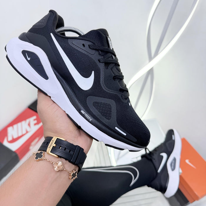 NIKE STRUCTURE 26