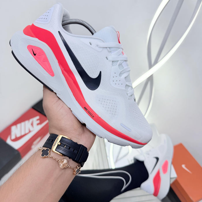 NIKE STRUCTURE 26