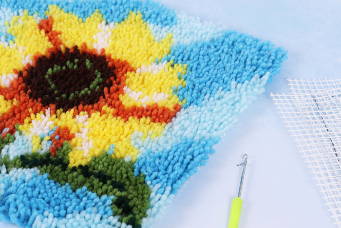 Trimits Latch Hook Kit Sunflower, 30.5x30.5cm, Includes Canvas, Yarn, Tool, and Instructions Fabric