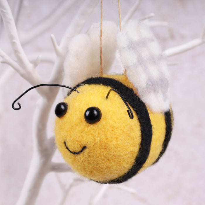 Trimits Needle Felting Kit Bee, 9x11.5cm, Includes Wool, Needle, Polystyrene Shapes, Instructions