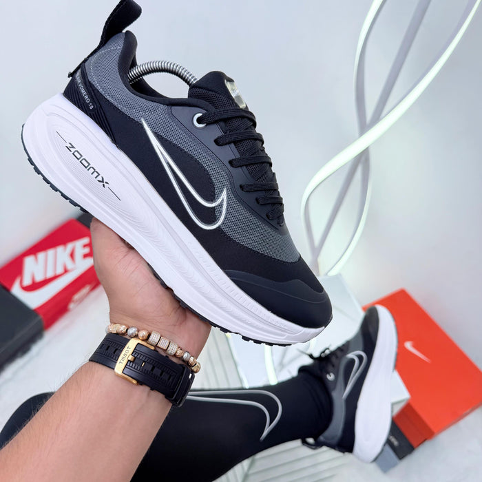 NIKE VOMERO 18 HOMBRE