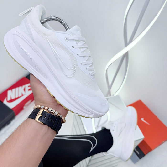 NIKE VOMERO 18 HOMBRE