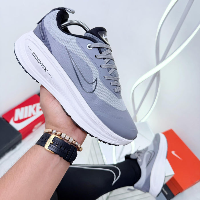 NIKE VOMERO 18